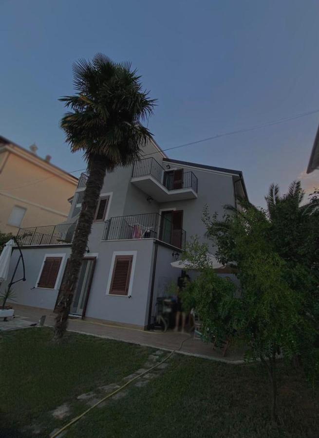Dimora Il Campanile Panzió Chieti Kültér fotó
